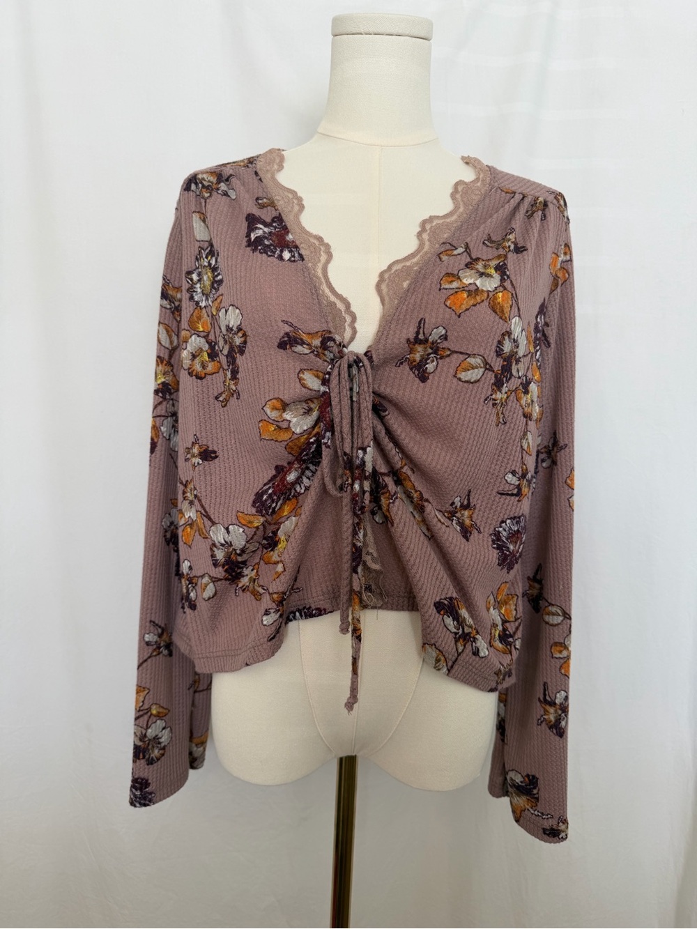 Sadie & Sage Mauve Floral Lace-Trim Tie-Front Long Sleeve Top